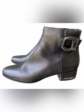 Women's Vaneli Black Nappa leather Avenal Boots With Metallic Heel Trim Sz 5M